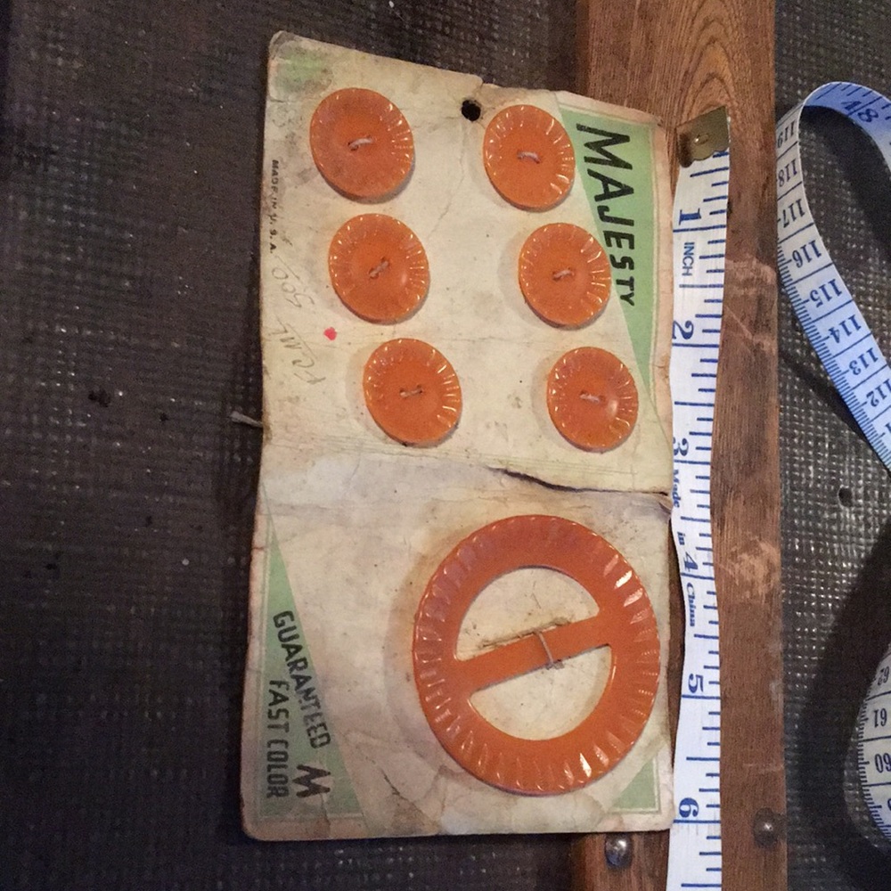 Vtg button set